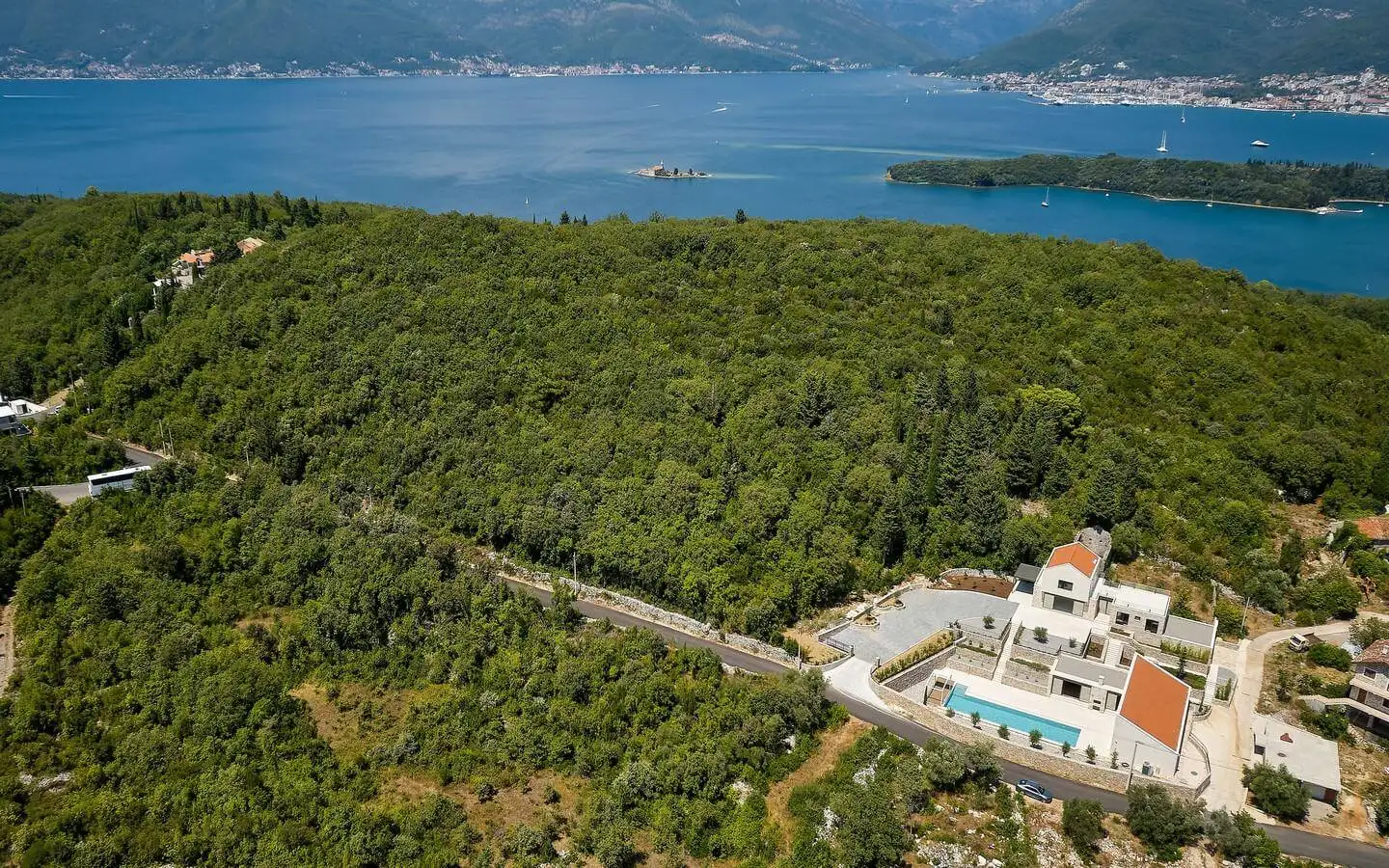 Вилла 558м² в Черногории, Тиват. Стоимостью 3000000€ аренда фото-3