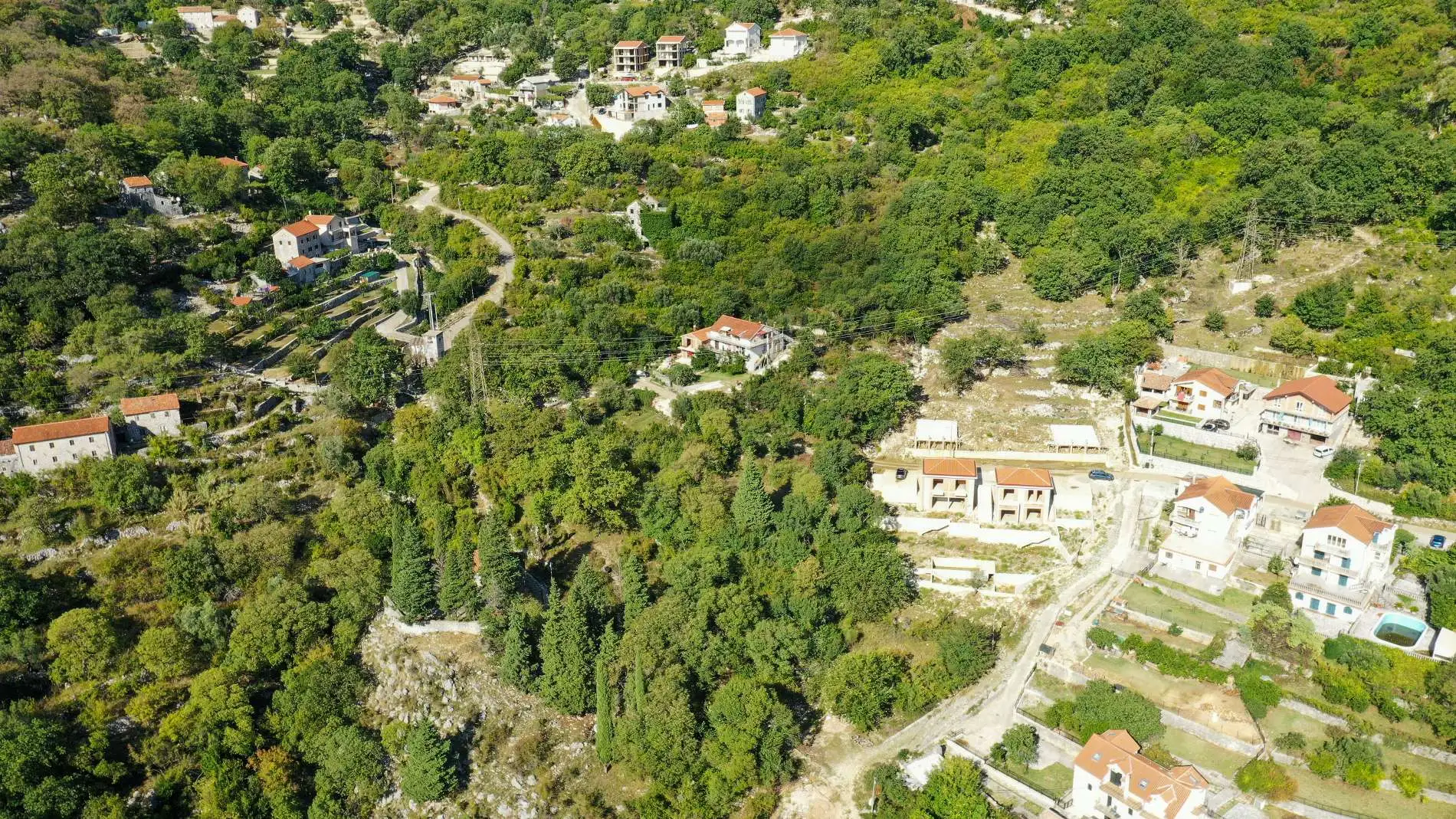 Другие объекты 1360м² в Черногории, Рисан. Стоимостью 300000€ аренда фото-3