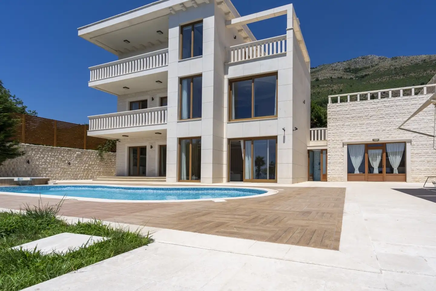 Вилла 632м² в Черногории, Режевичи. Стоимостью 1800000€ аренда фото-32