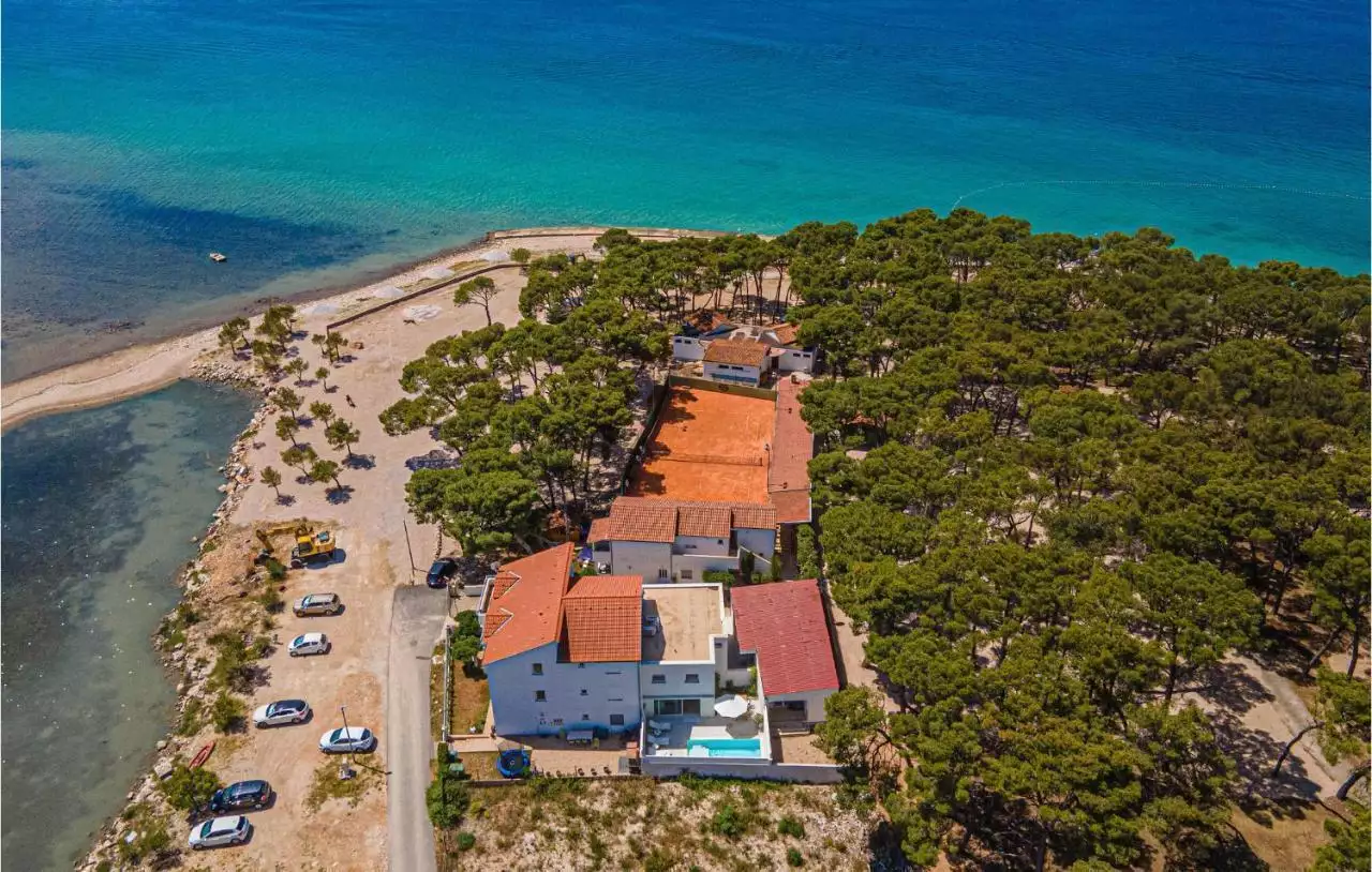 Отель, гостиница 470м² в Хорватии, Шибеник. Стоимостью 1800000€ аренда фото-2