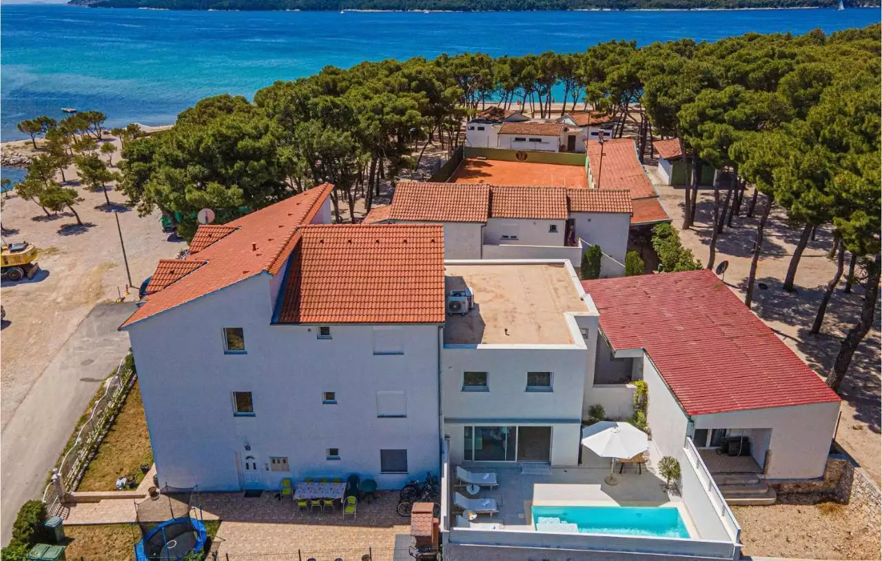 Отель, гостиница 470м² в Хорватии, Шибеник. Стоимостью 1800000€ аренда фото-3