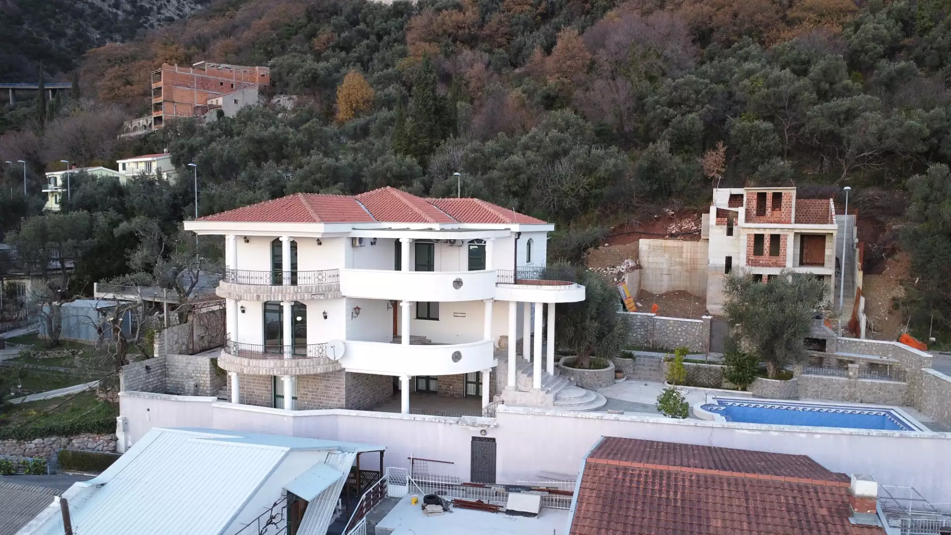 Вилла 422м² в Черногории, Петровац. Стоимостью 1200000€ аренда фото-1