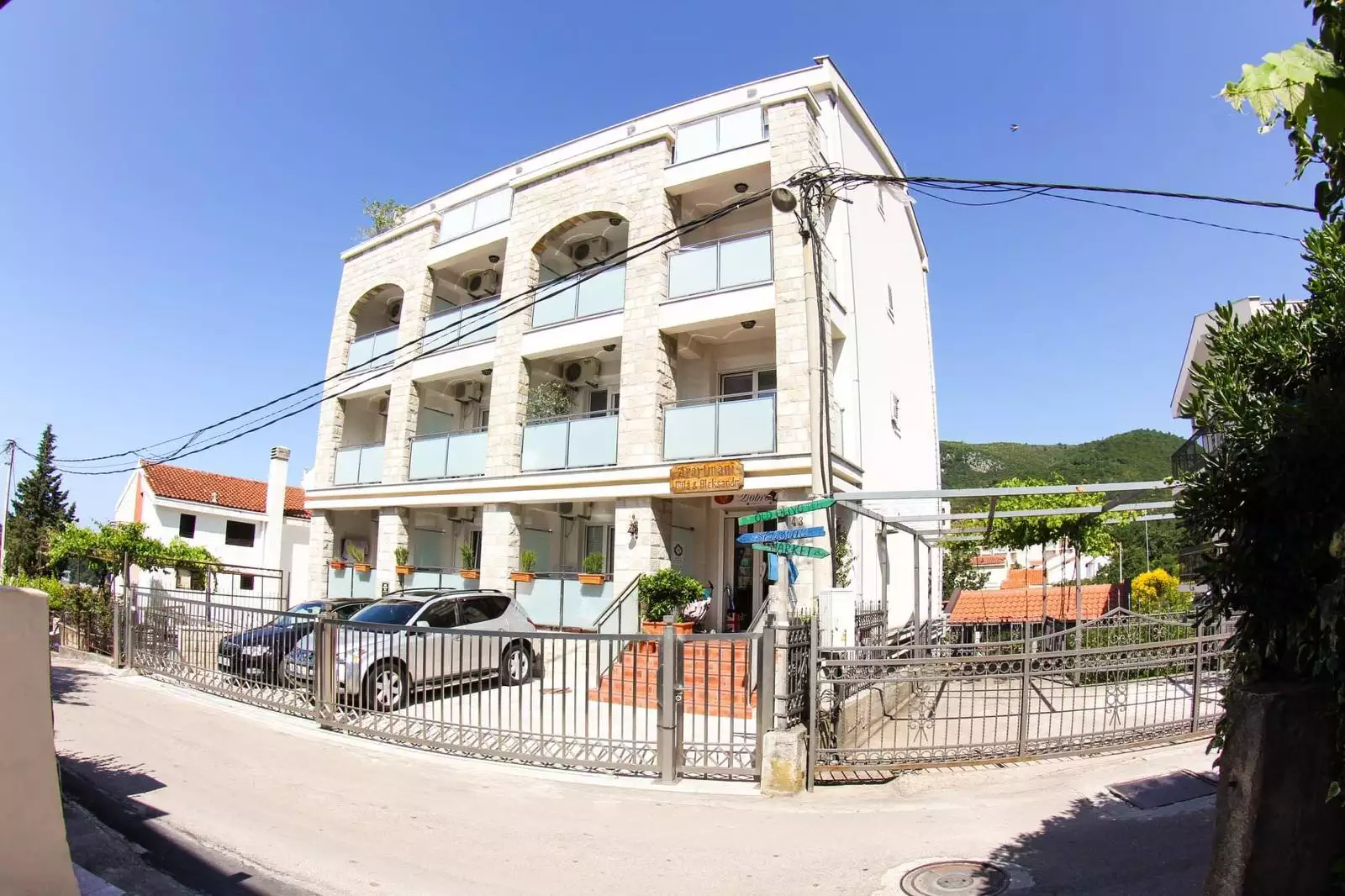 Отель, гостиница 224м² в Черногории, Бечичи. Стоимостью 2000000€ аренда фото-1