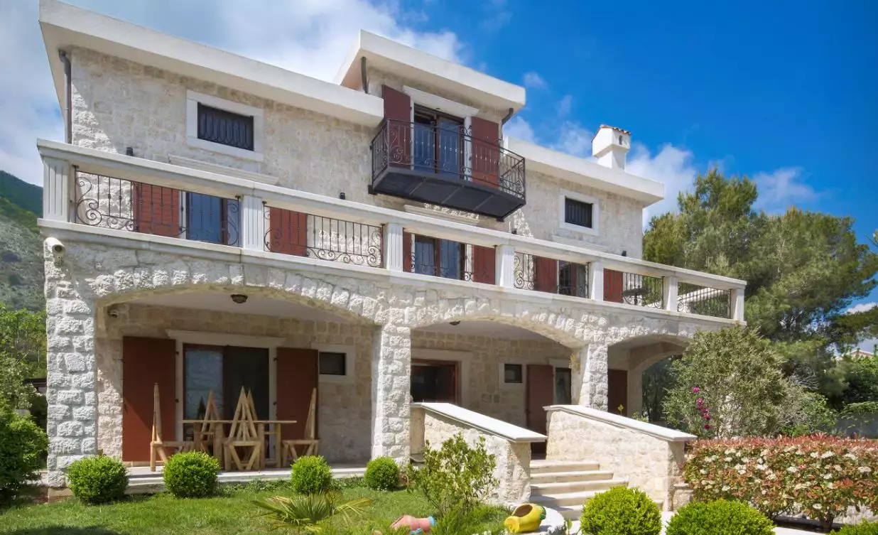 Вилла 497м² в Черногории, Прчань. Стоимостью 4000000€ аренда фото-2