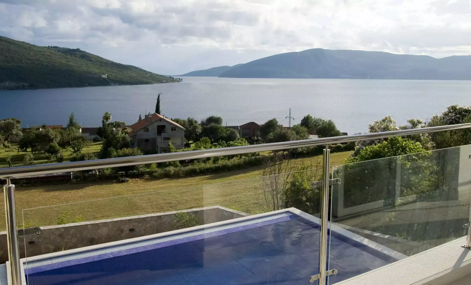 Вилла 267м² в Черногории, Кумбор. Стоимостью 750000€ аренда фото-13