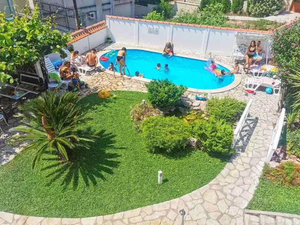 Отель, гостиница 600м² в Черногории, Петровац. Стоимостью 1650000€ аренда фото-12