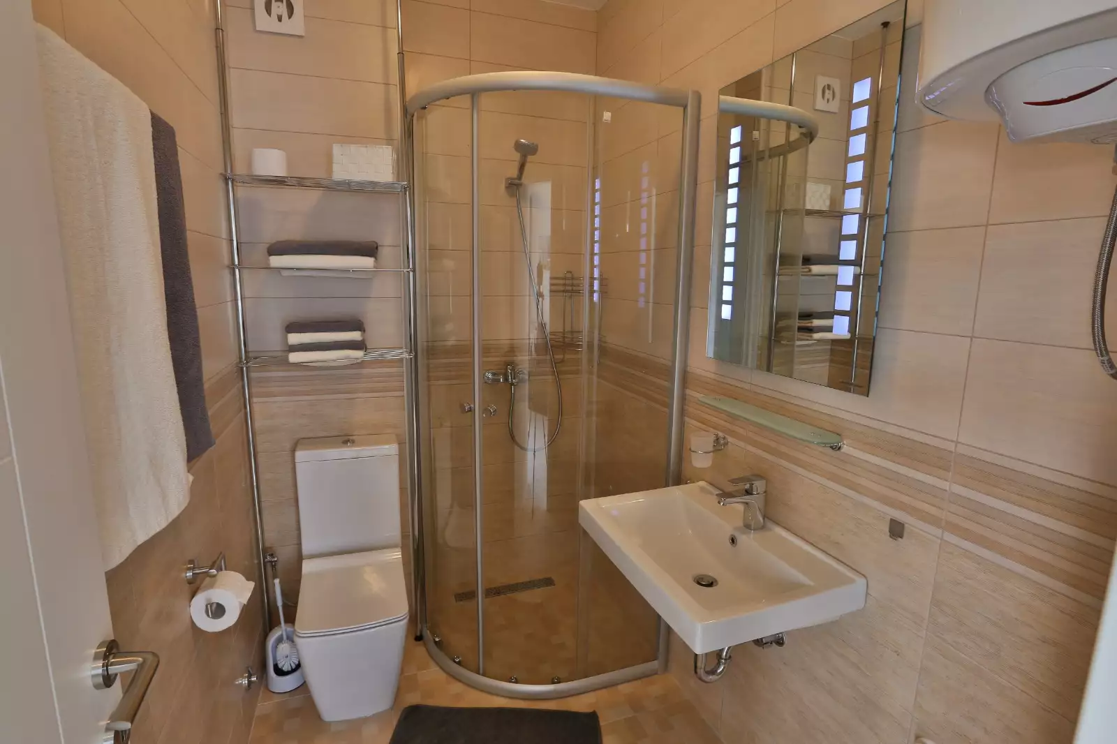 Отель, гостиница 350м² в Черногории, Тиват. Стоимостью 1200000€ аренда фото-32