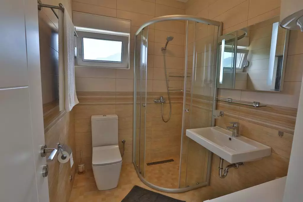 Отель, гостиница 350м² в Черногории, Тиват. Стоимостью 1200000€ аренда фото-52