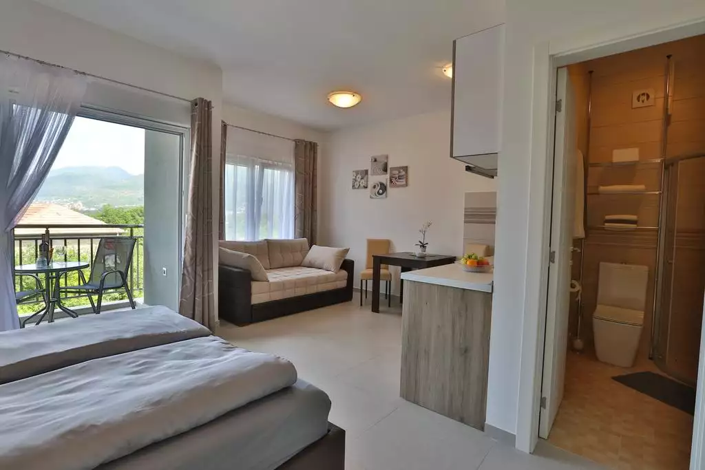 Отель, гостиница 350м² в Черногории, Тиват. Стоимостью 1200000€ аренда фото-54