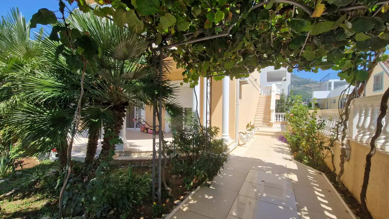 Вилла 194м² в Черногории, Сутоморе. Стоимостью 399000€ аренда фото-3