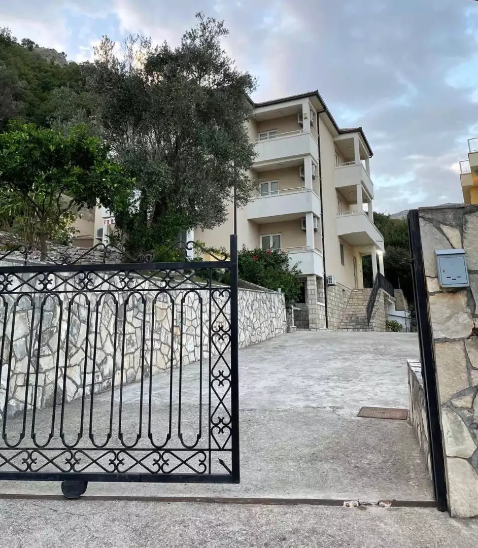 Отель, гостиница 664м² в Черногории, Булярица. Стоимостью 2100000€ аренда фото-1