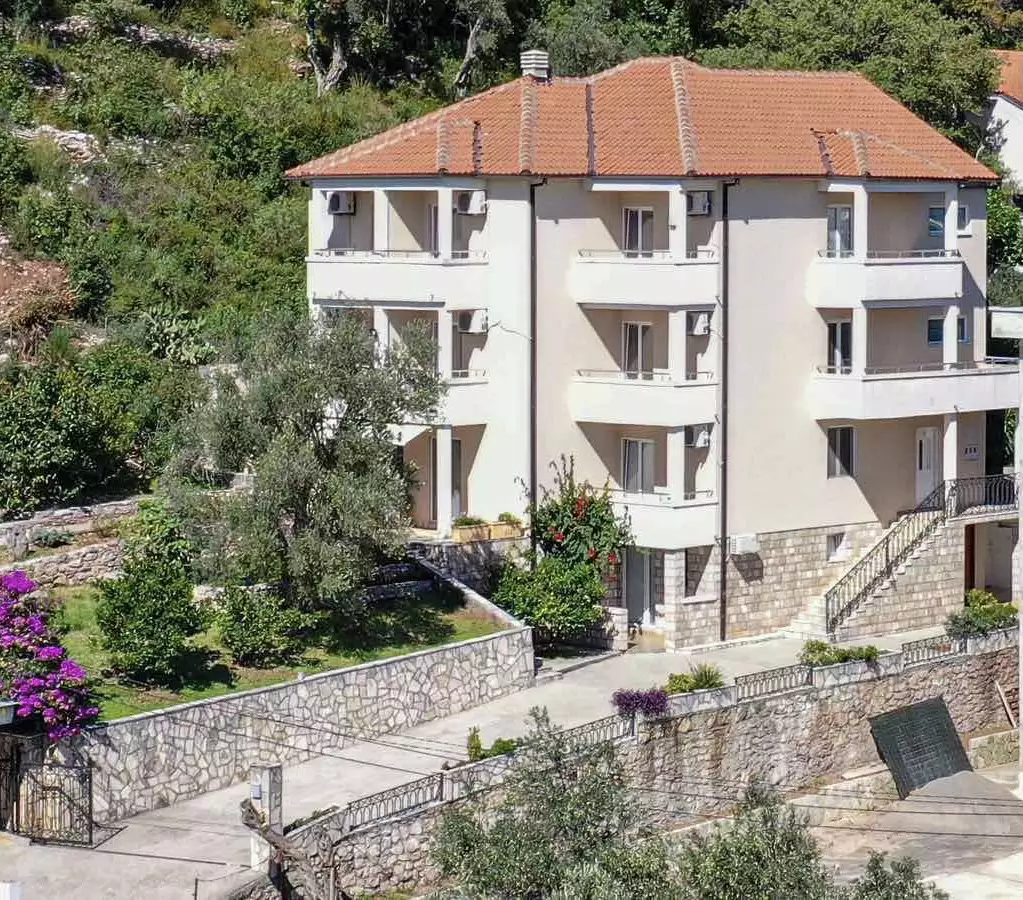 Отель, гостиница 664м² в Черногории, Булярица. Стоимостью 2100000€ аренда фото-2