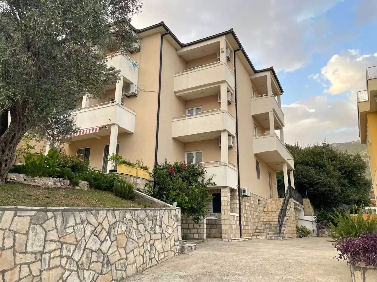 Отель, гостиница 664м² в Черногории, Булярица. Стоимостью 2100000€ аренда фото-7