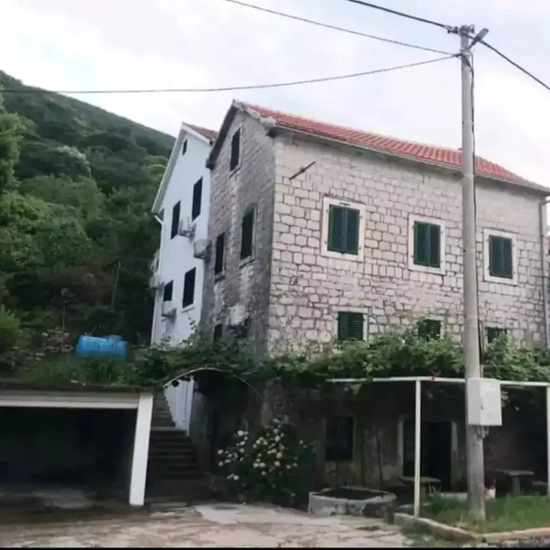 Дом 300м² в Черногории, Костаница. Стоимостью 1200000€ аренда фото-2