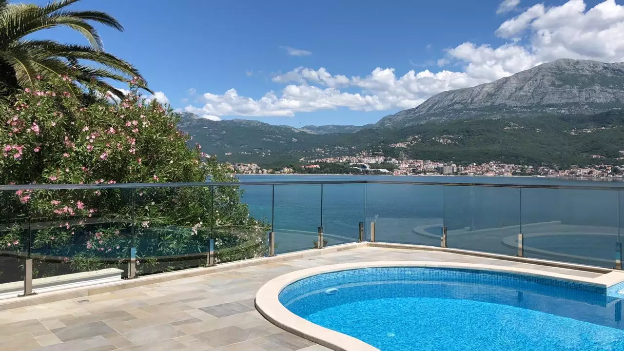 Вилла 230м² в Черногории, Херцег-Нови. Стоимостью 2300000€ аренда фото-2