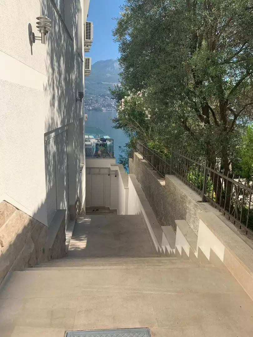 Вилла 230м² в Черногории, Херцег-Нови. Стоимостью 2300000€ аренда фото-39