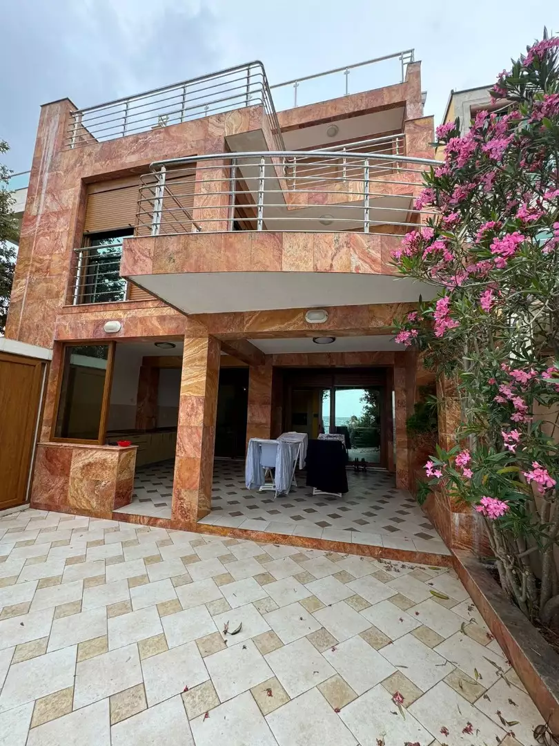 Вилла 282м² в Черногории, Утеха. Стоимостью 750000€ аренда фото-1