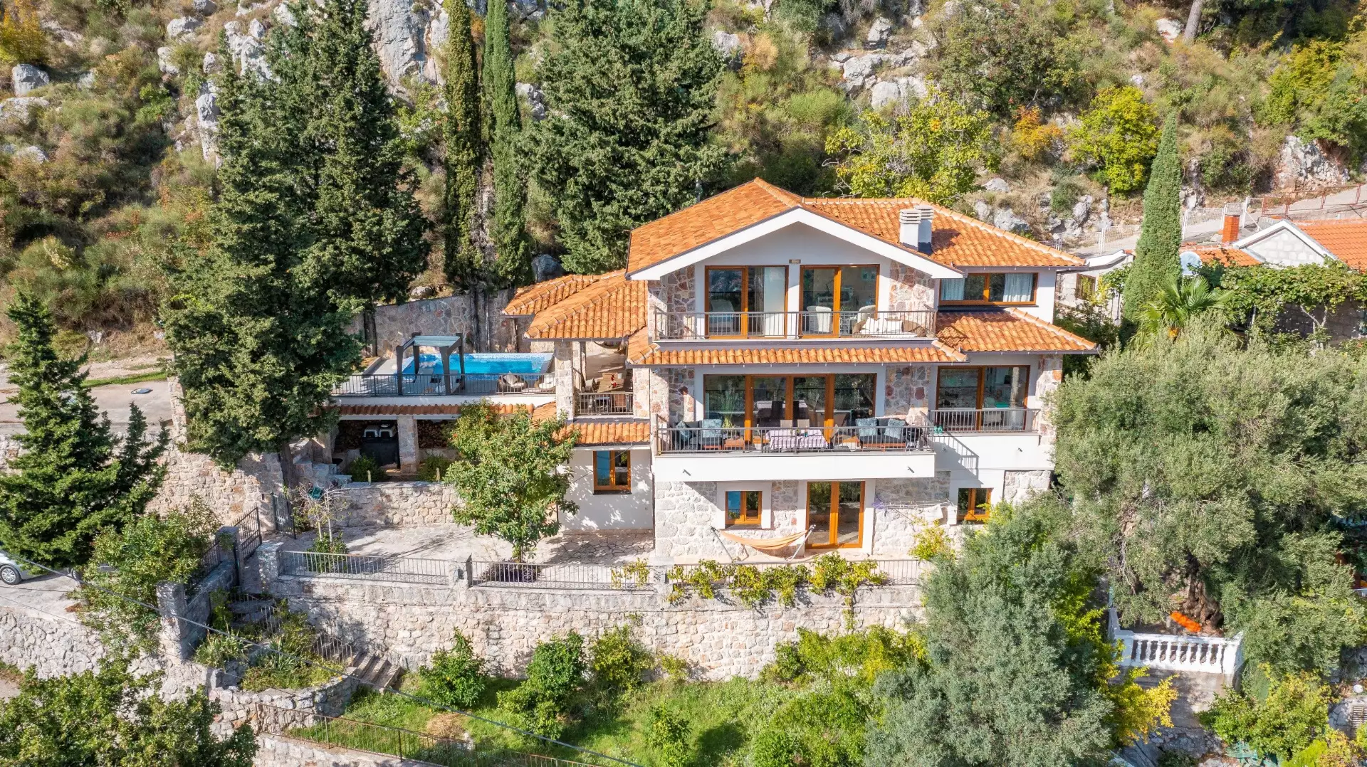 Вилла 280м² в Черногории, Будва. Стоимостью 600000€ аренда фото-17