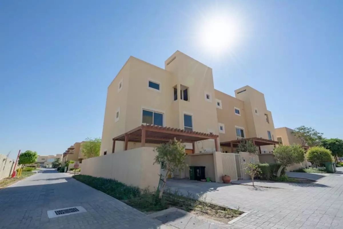 Таунхаус 240м² в ОАЭ, Абу-Даби. Стоимостью 699203€ аренда фото-1