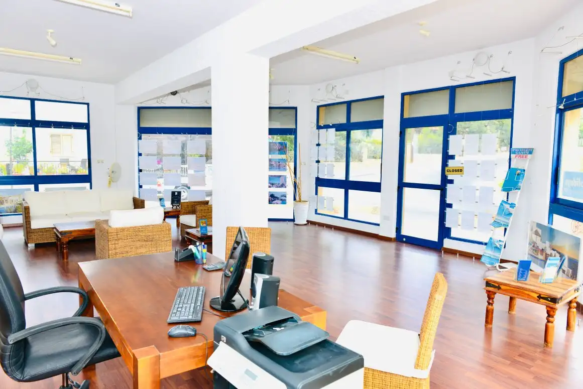 Магазин 60м² в Италии, Санта-Доменика-Талао. Стоимостью 398000€ аренда фото-4