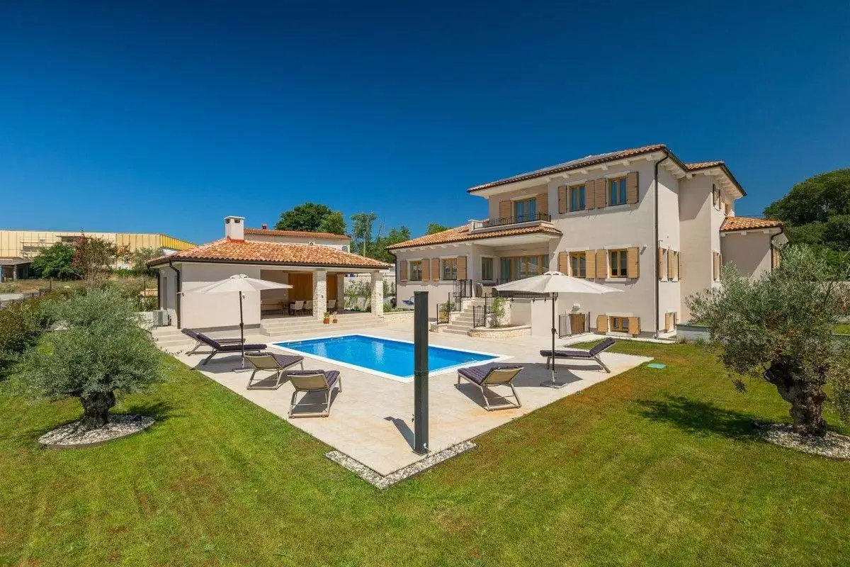Вилла 438м² в Хорватии, Ровинь. Стоимостью 1500000€ аренда фото-4