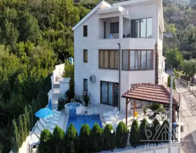 Купить отель, гостиницу в Черногории 550000€