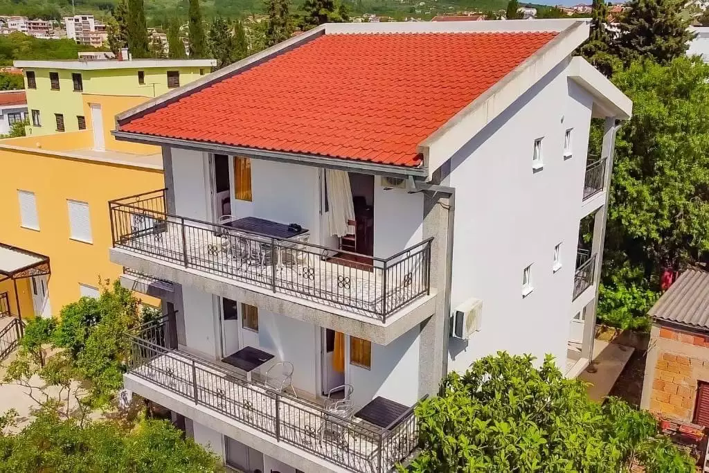 Отель, гостиница 340м² в Черногории, Добра Вода. Стоимостью 300000€ аренда фото-1