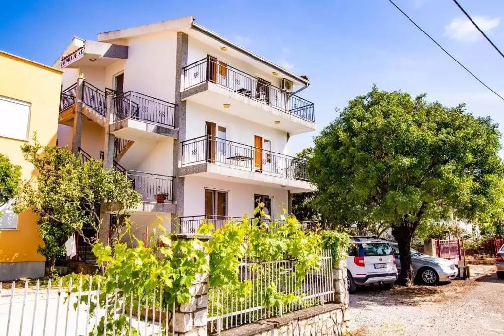 Отель, гостиница 340м² в Черногории, Добра Вода. Стоимостью 300000€ аренда фото-2