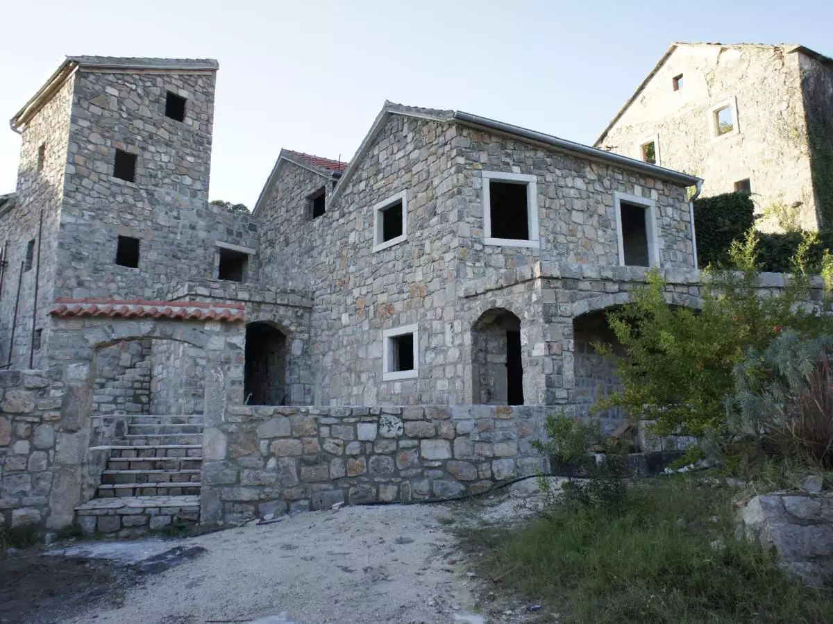 Отель, гостиница 383м² в Черногории, Радовичи. Стоимостью 535000€ аренда фото-1