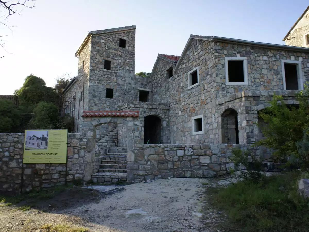 Отель, гостиница 383м² в Черногории, Радовичи. Стоимостью 535000€ аренда фото-2