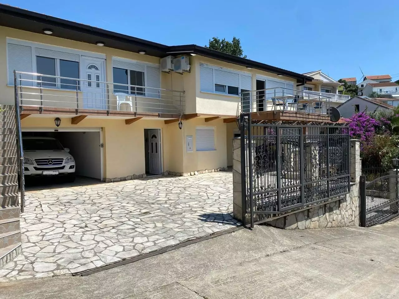 Отель, гостиница 188м² в Черногории, Утеха. Стоимостью 210000€ аренда фото-1