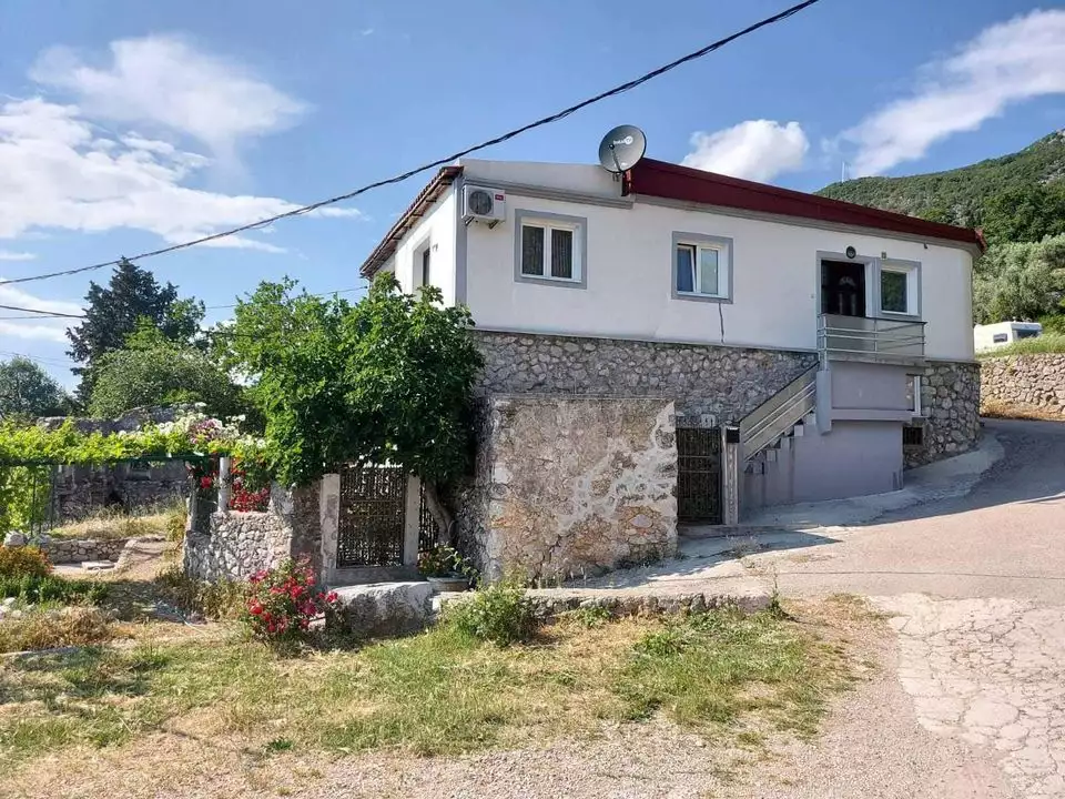 Дом 210м² в Черногории, Добра Вода. Стоимостью 165000€ аренда фото-2