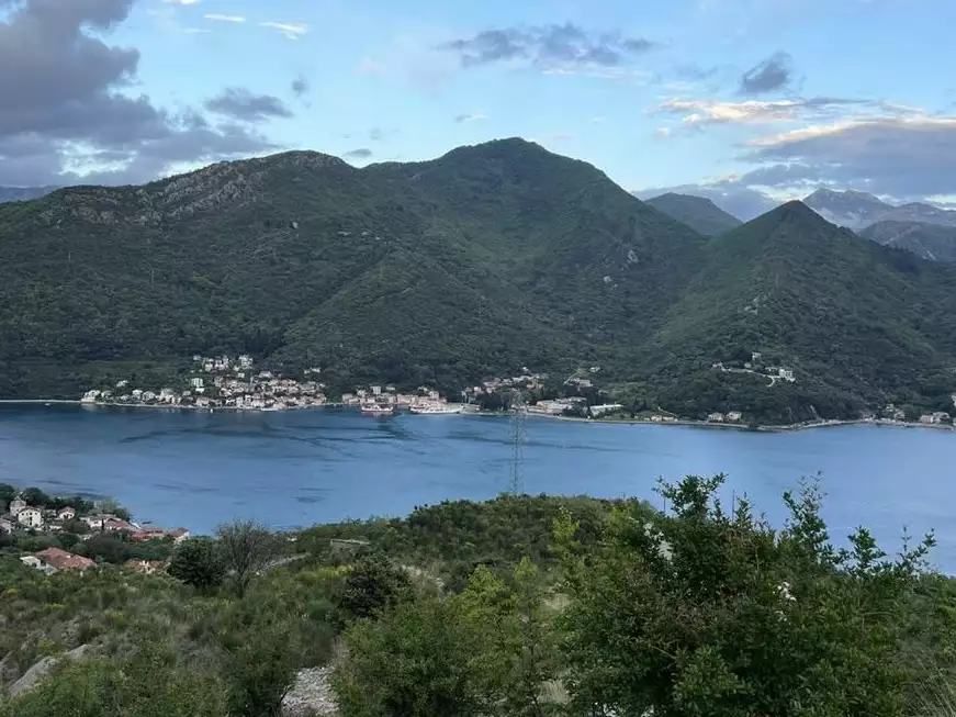 Земельный участок 1м² в Черногории, Каменари. Стоимостью 44000€ аренда фото-1