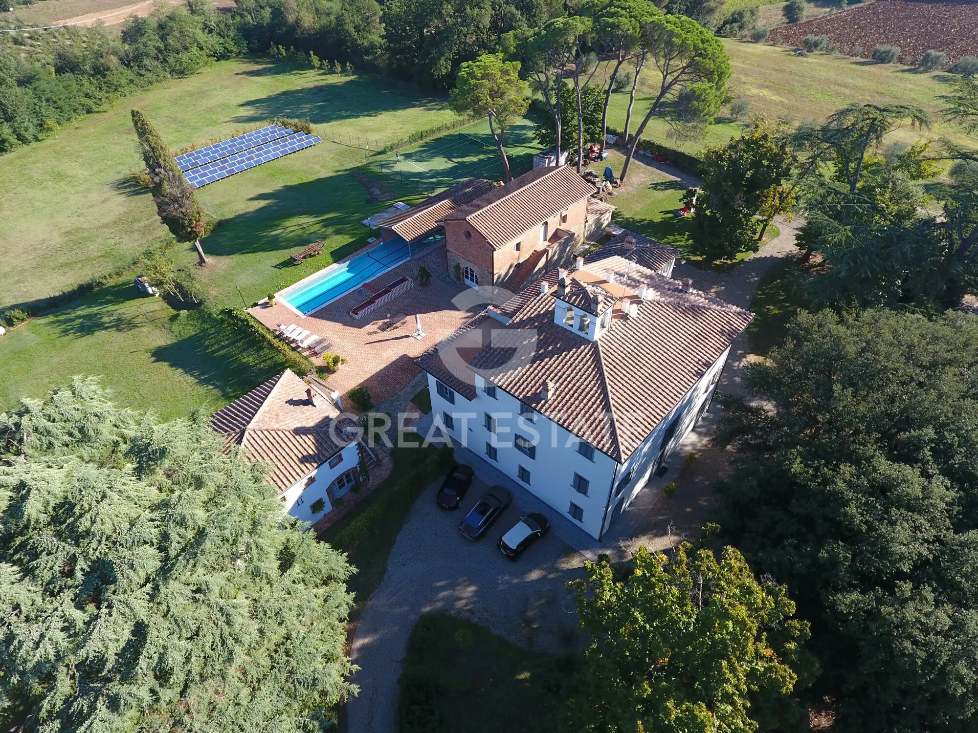 Дом 1200м² в Италии, Ареццо. Стоимостью 3200000€ аренда фото-1