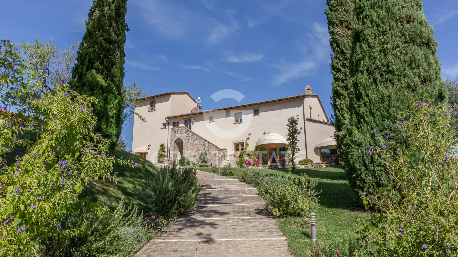 Дом 4584м² в Италии, Сиена. Стоимостью 15000000€ аренда фото-12
