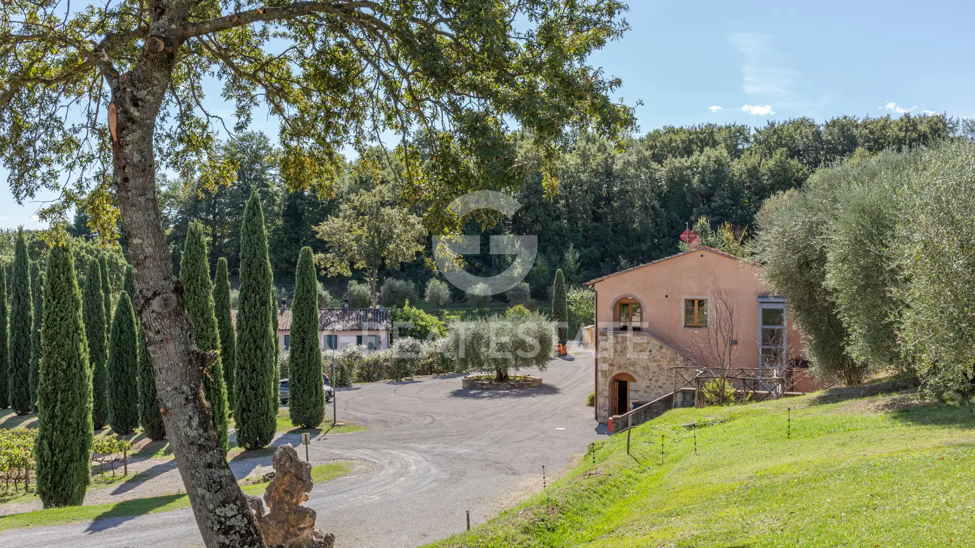 Дом 4584м² в Италии, Сиена. Стоимостью 15000000€ аренда фото-15