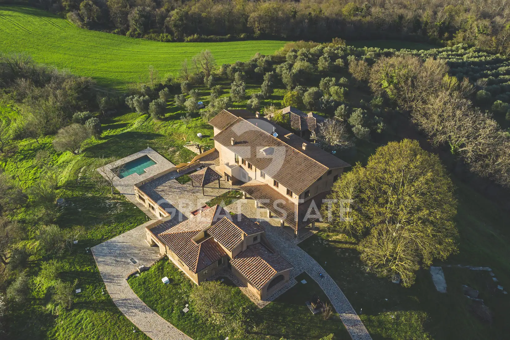 Дом 1648м² в Италии, Перуджа. Стоимостью 3000000€ аренда фото-8