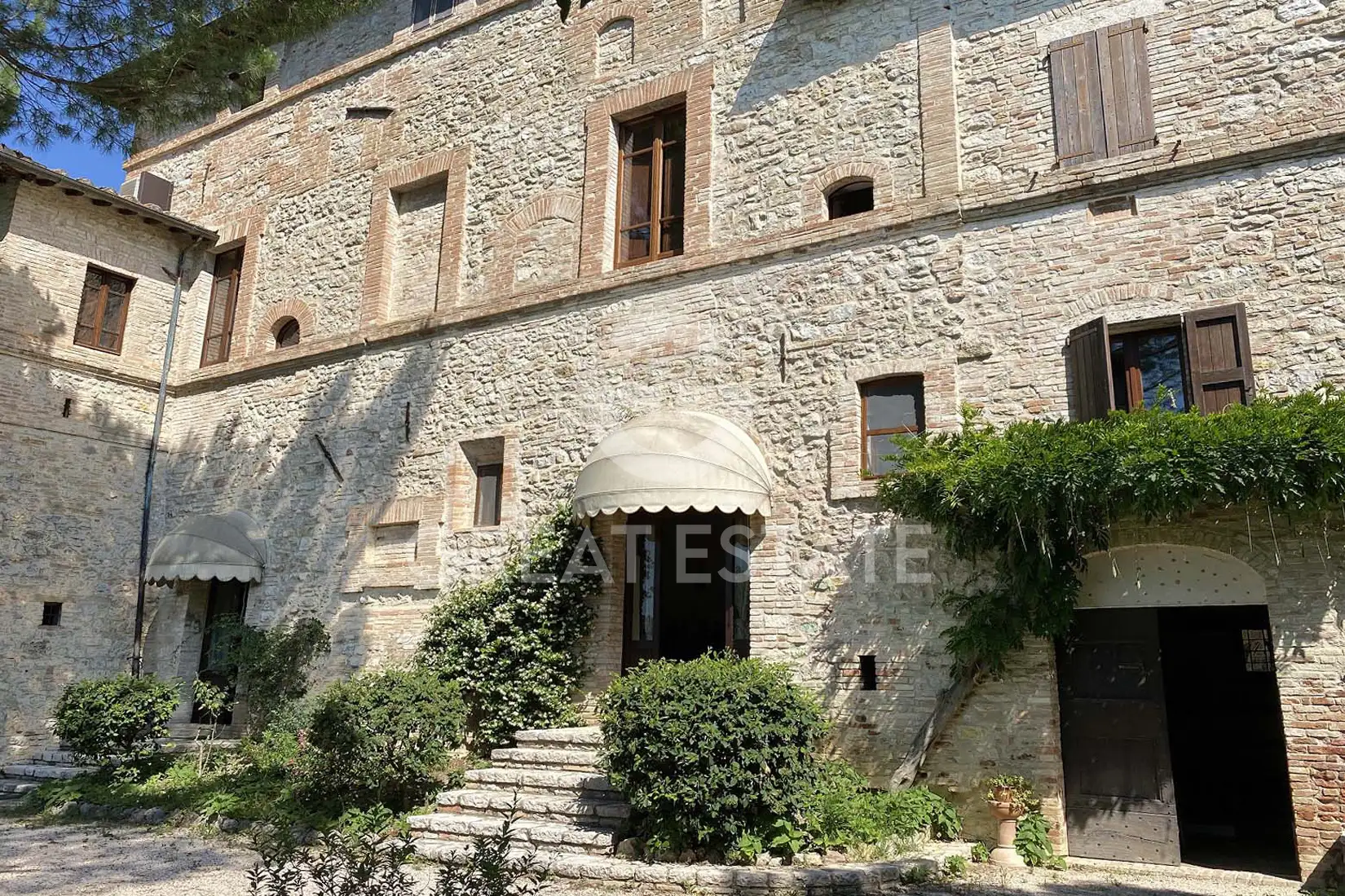 Дом 1324м² в Италии, Перуджа. Стоимостью 1380000€ аренда фото-2