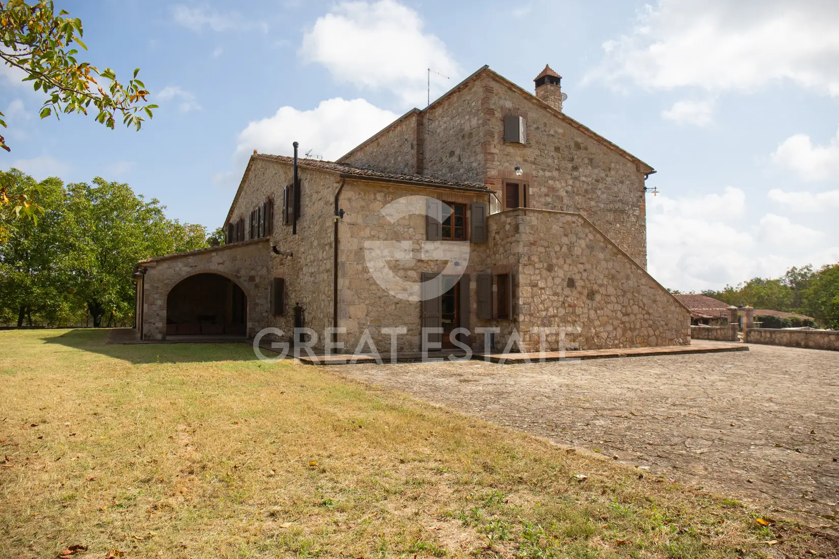 Дом 1348м² в Италии, Сиена. Стоимостью 1950000€ аренда фото-2
