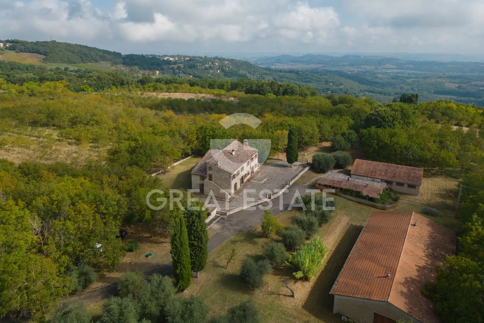 Дом 1348м² в Италии, Сиена. Стоимостью 1950000€ аренда фото-11