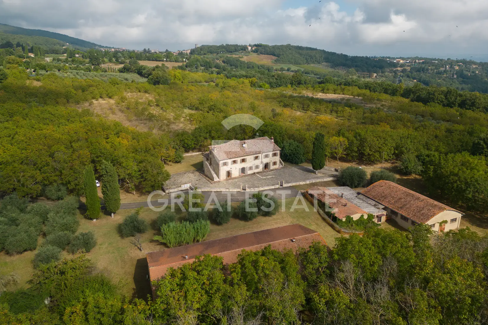 Дом 1348м² в Италии, Сиена. Стоимостью 1950000€ аренда фото-12