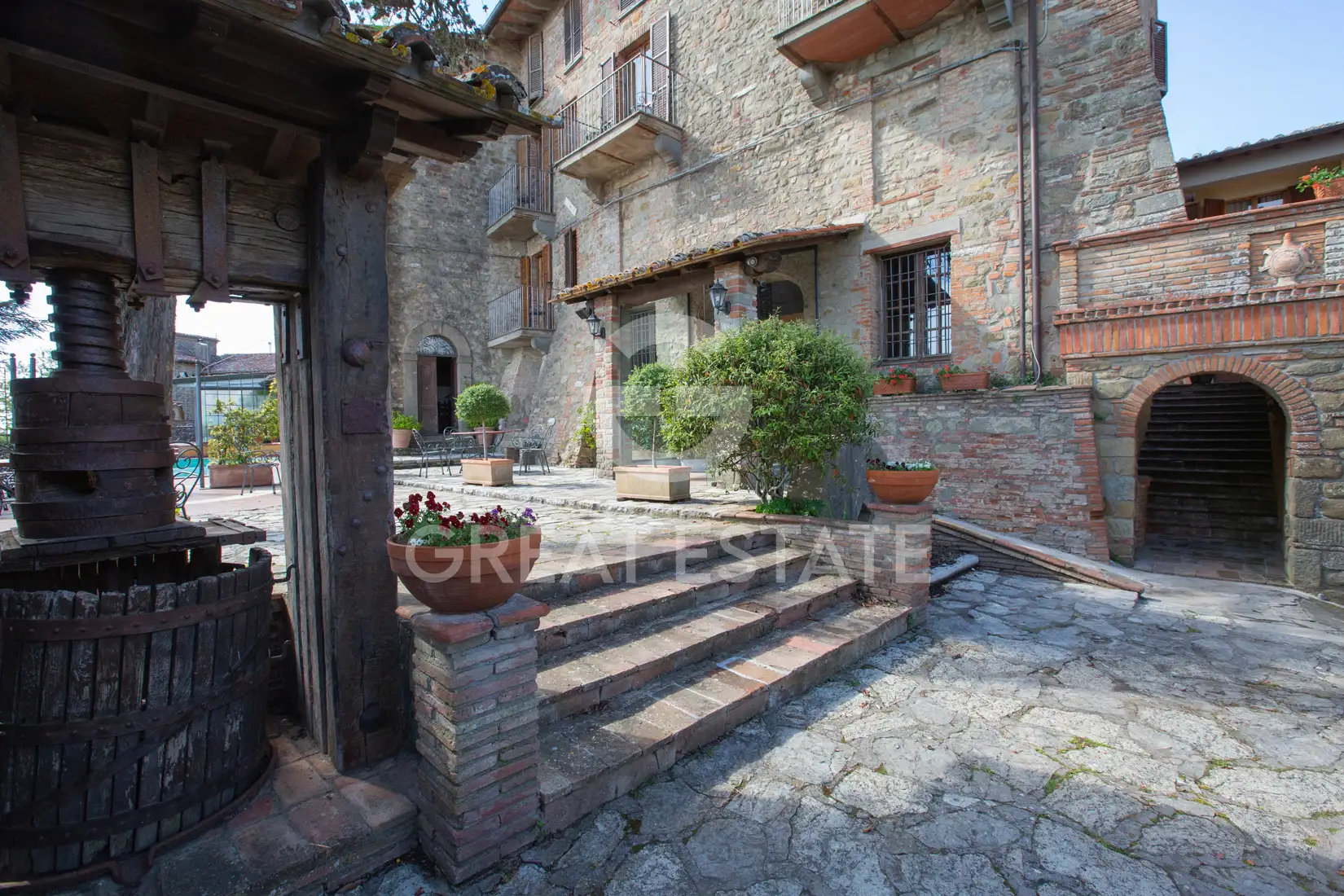 Дом 1500м² в Италии, Перуджа. Стоимостью 1700000€ аренда фото-6