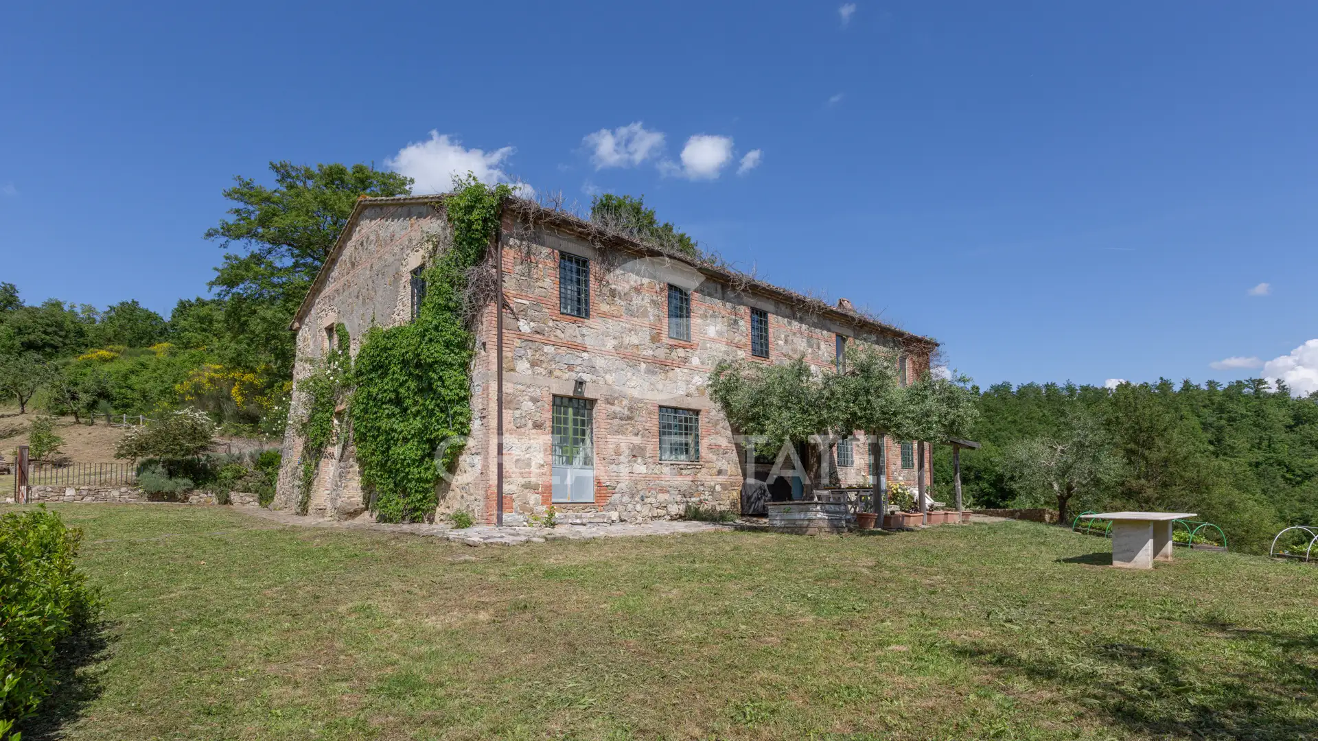Дом 565м² в Италии, Сиена. Стоимостью 1300000€ аренда фото-11