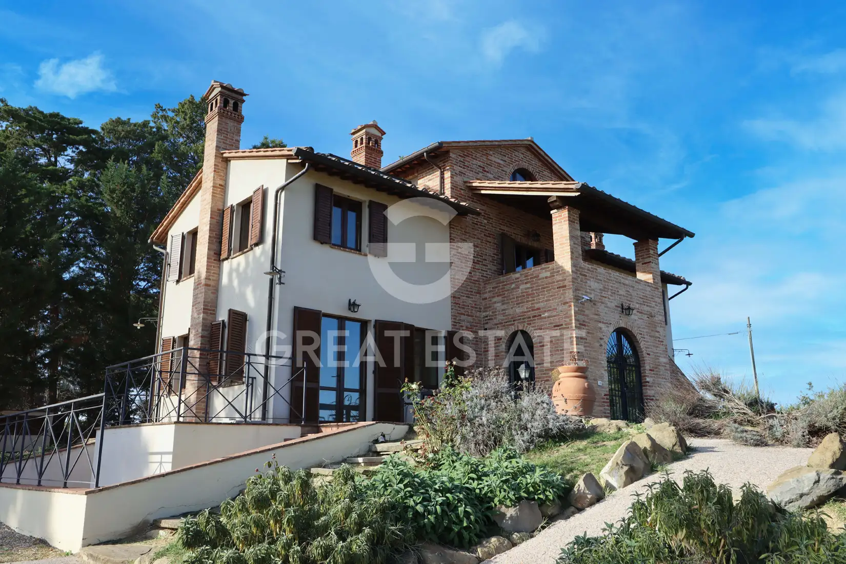 Дом 1371м² в Италии, Перуджа. Стоимостью 2200000€ аренда фото-1