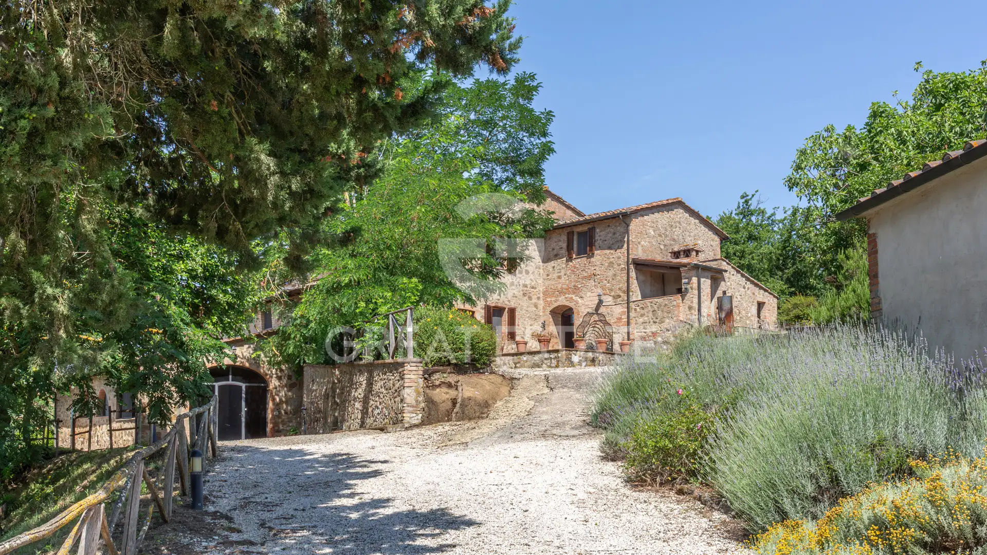 Дом 1227м² в Италии, Сиена. Стоимостью 1950000€ аренда фото-5