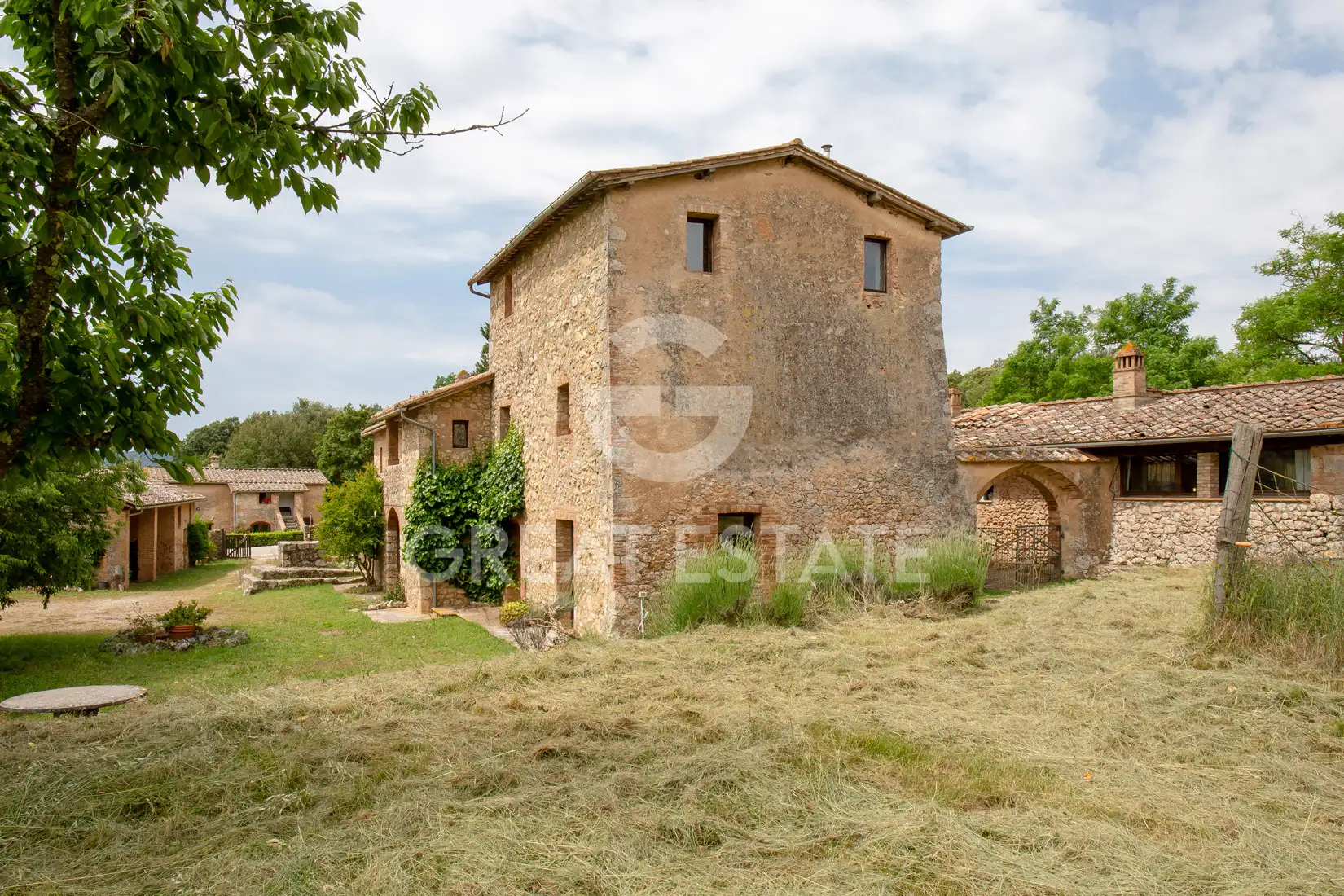Дом 1080м² в Италии, Сиена. Стоимостью 980000€ аренда фото-13