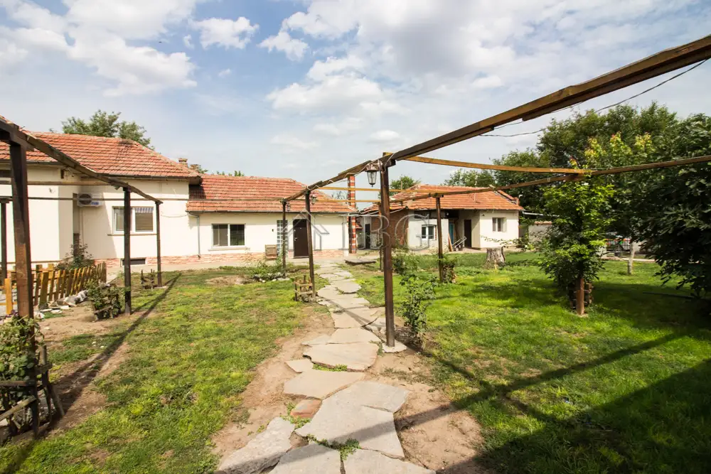 Дом 100м² в Болгарии, Полски Тръмбеш. Стоимостью 95000€ аренда фото-5