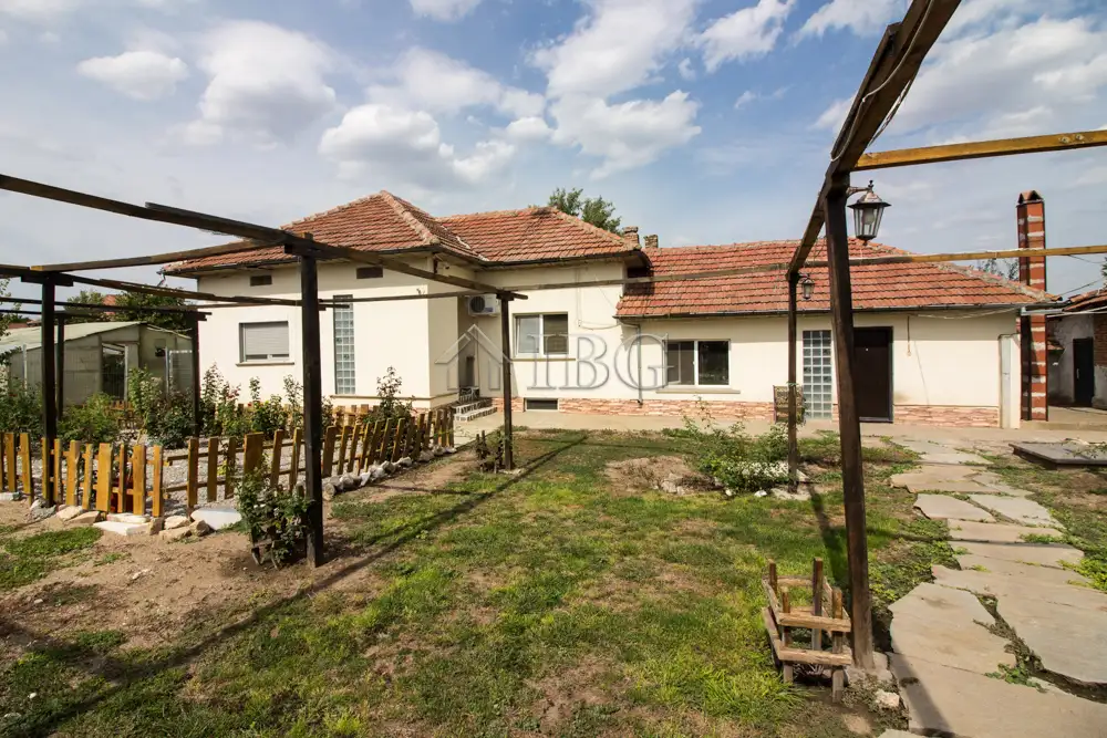 Дом 100м² в Болгарии, Полски Тръмбеш. Стоимостью 95000€ аренда фото-6