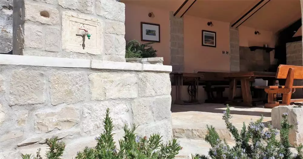 Отель, гостиница 200м² в Хорватии, Подстрана. Стоимостью 535000€ аренда фото-15