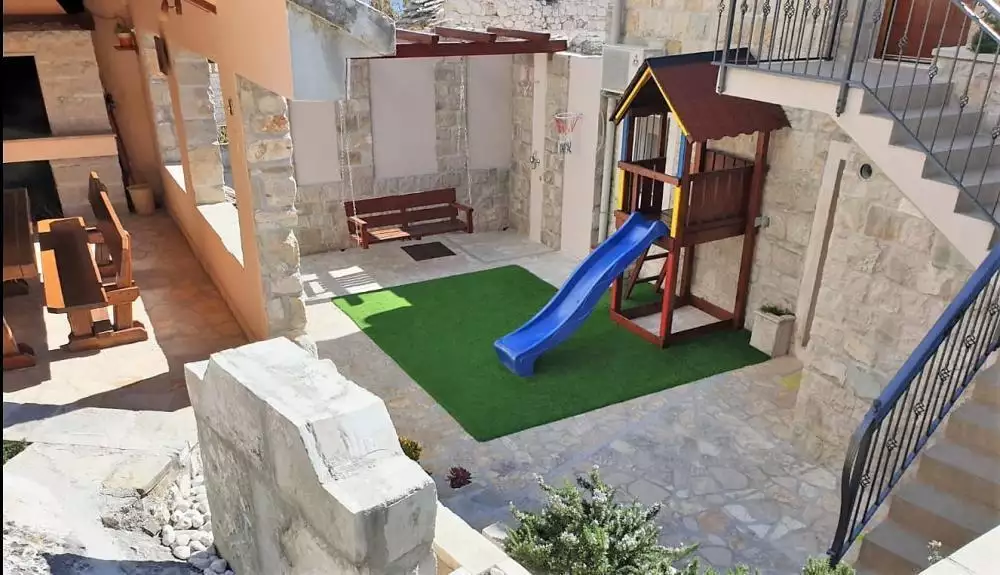Отель, гостиница 200м² в Хорватии, Подстрана. Стоимостью 535000€ аренда фото-16